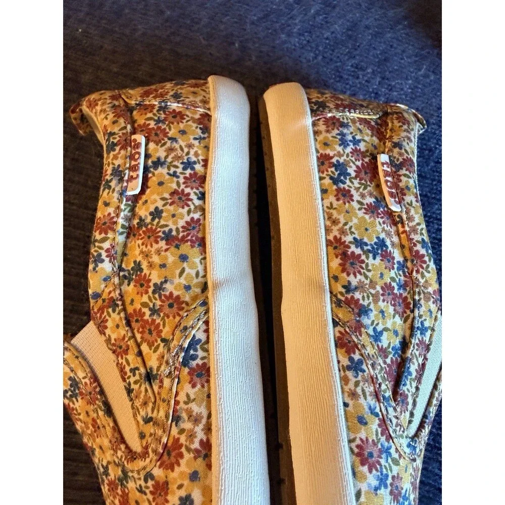 Taos Floral Slip On Shoes Size 7.5 Bright Cute Flowers Non Slip